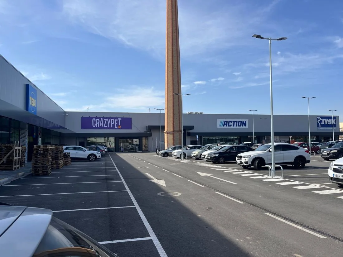 Parque comercial con Action y JYSK
