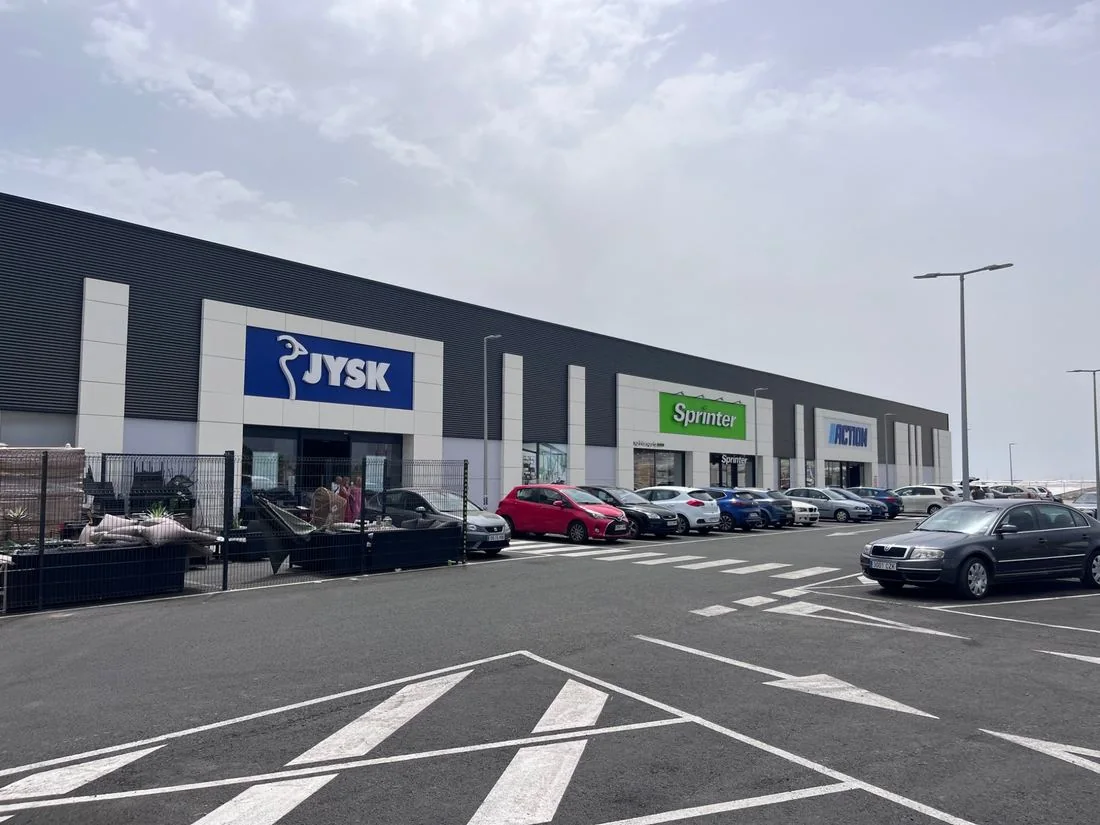 Parque comercial con JYSK, Sprinter y Action